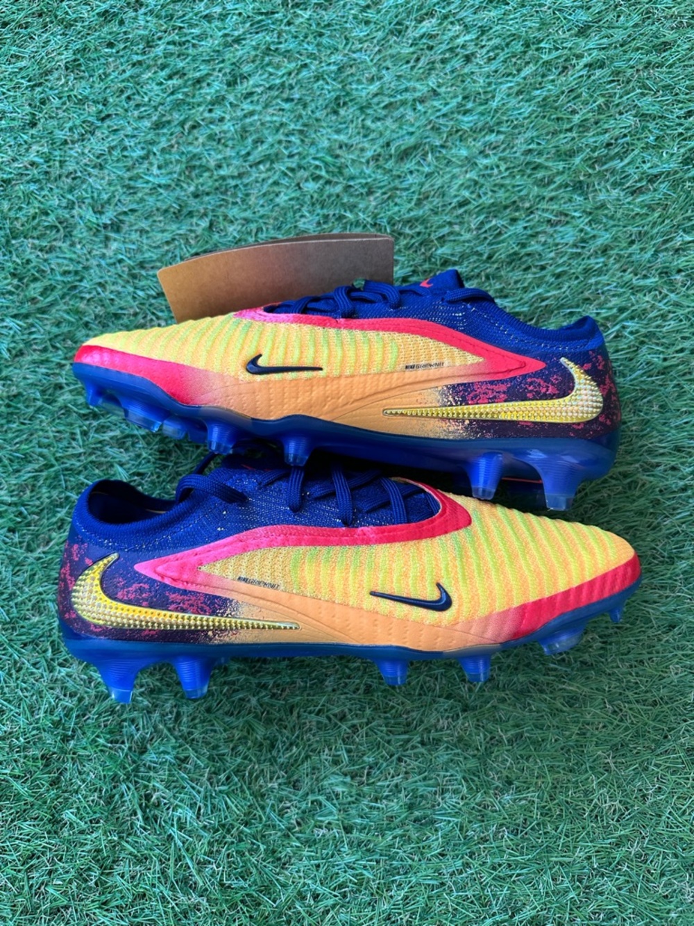Nike Phantom GX 2 Men’s Soccer Cleats in Blue & Yellow Erling Haaland HQ2332-800